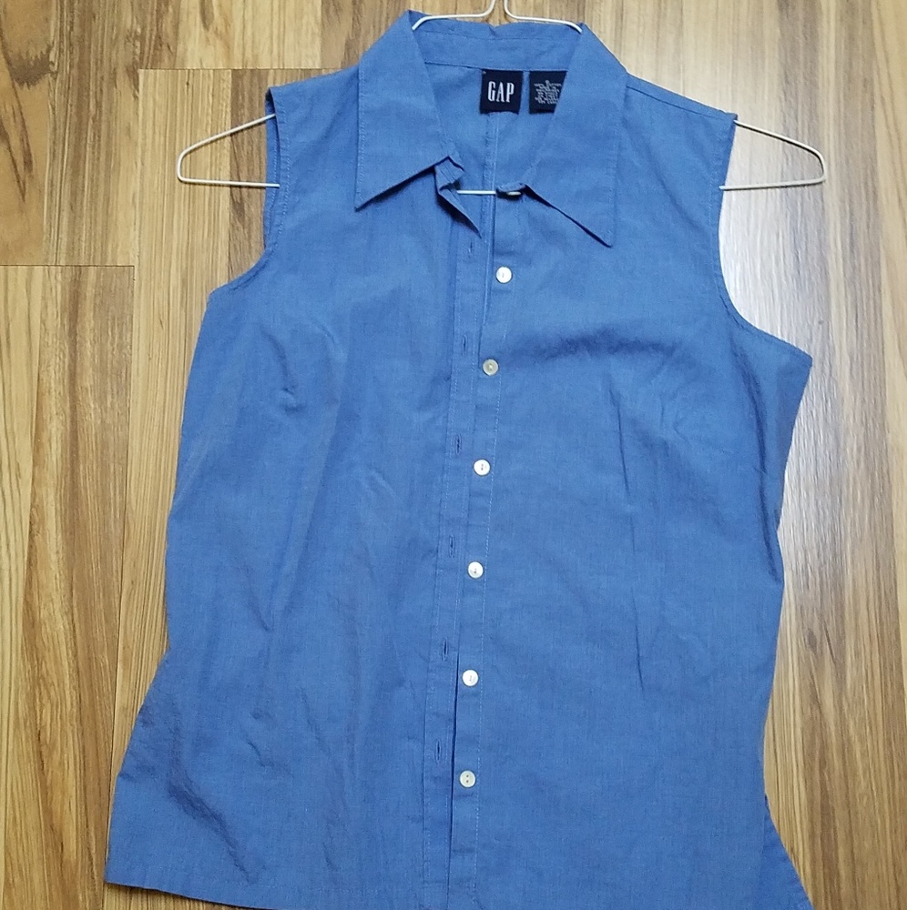 Gap blue sleeveless button down shirt
